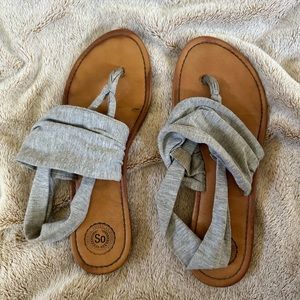 Broken in super comfy walked in grey and brown sandals 🩴 🤩